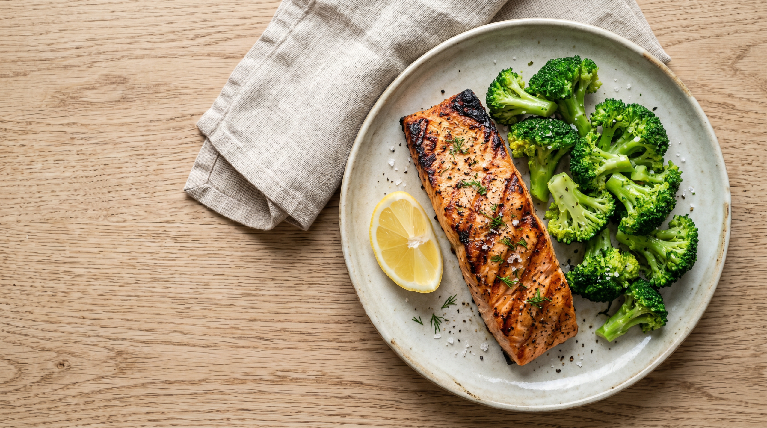 ketodieta — keto oběd losos s brokolicí